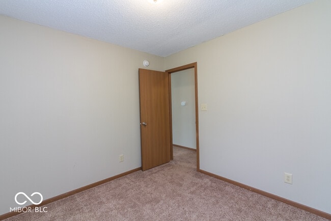 Building Photo - 5810 Rolling Bluff Ln