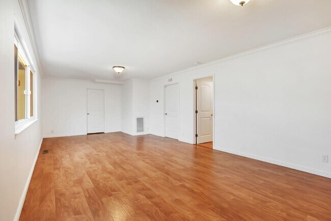 Building Photo - 17 Muth Dr