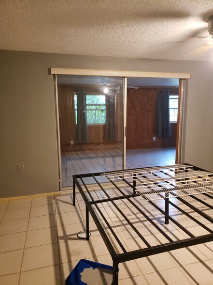 Building Photo - 10030 Glen Moor Ln