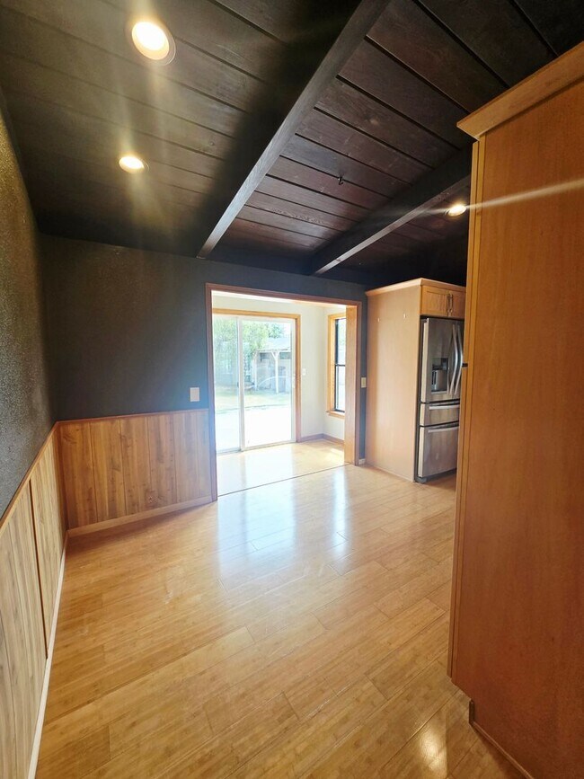 Building Photo - Single Family Home in Mckinleyville!