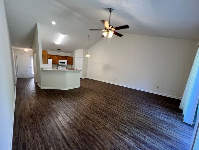Building Photo - $1495- 3/2 in Palm Coast