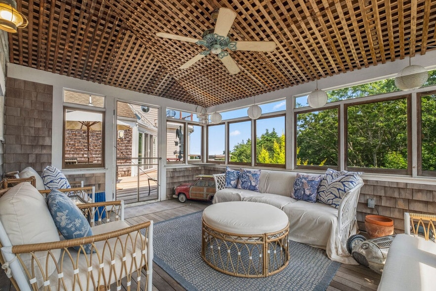 Primary Photo - 43 Agamenticus Ave