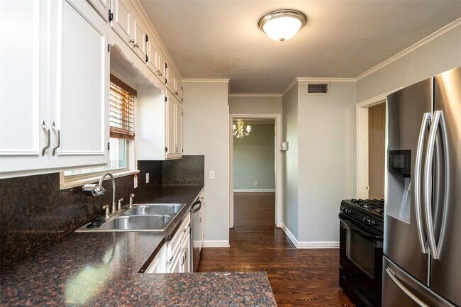Building Photo - 3605 Park Ridge Blvd