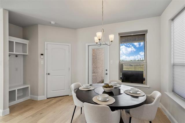 Building Photo - 1220 W Yarrow Ave