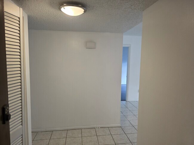 Building Photo - 605 N Keene Rd