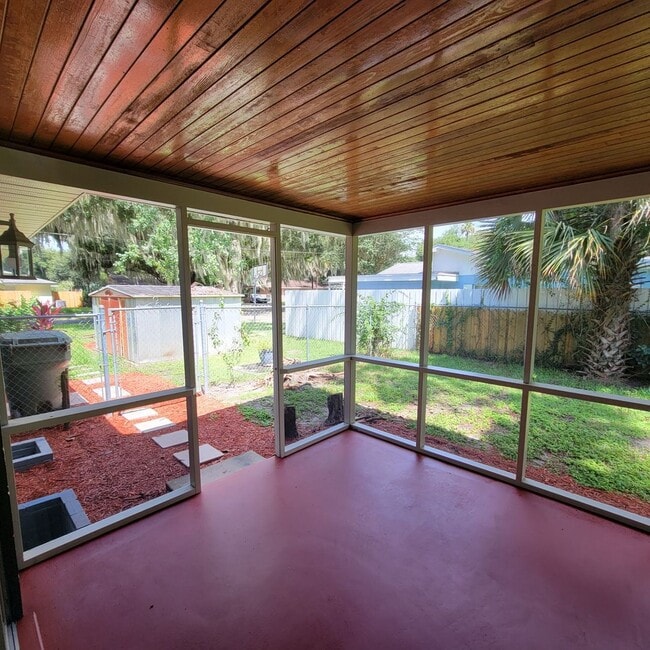 Building Photo - 3 bed, 2 bath 2 car carport