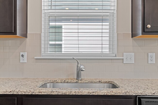 Building Photo - 138 Willow Grove Ln