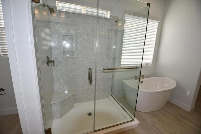 Building Photo - 820 E Ashurst Dr