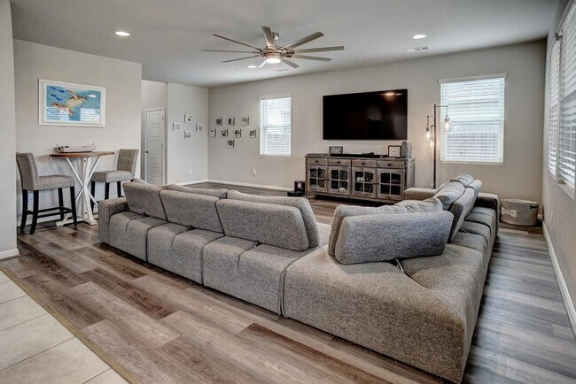 Building Photo - 210 Cold Spg Lp