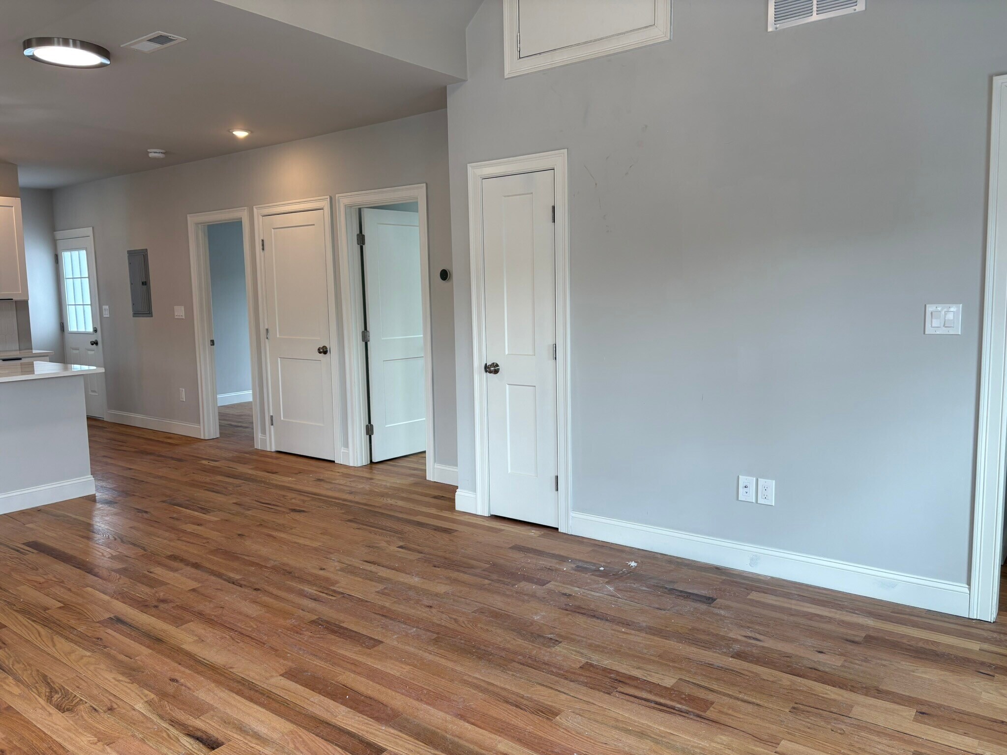 Building Photo - 254 Salem St