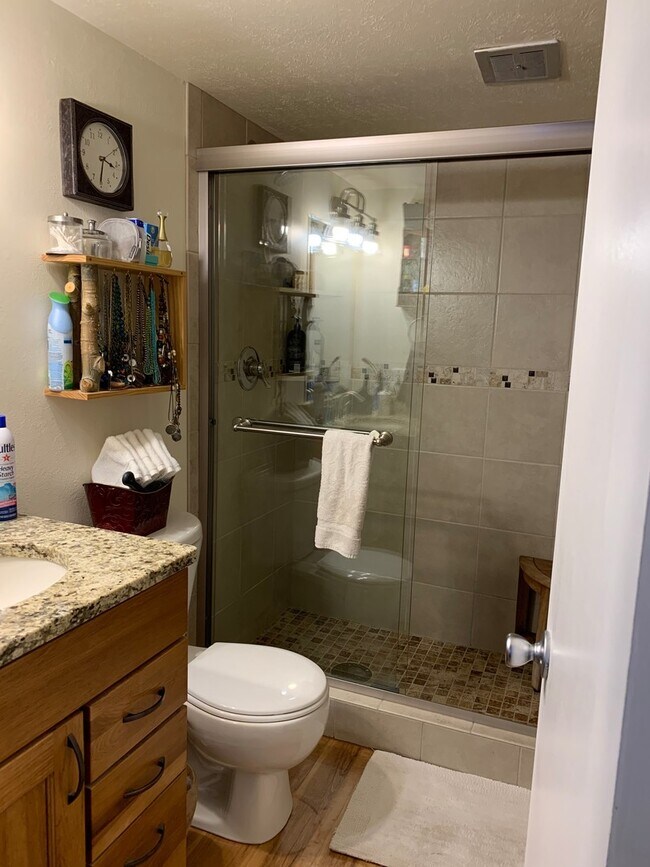 Building Photo - This is a MUST SEE 1 Bedroom, 2 Bath apartment in Loveland