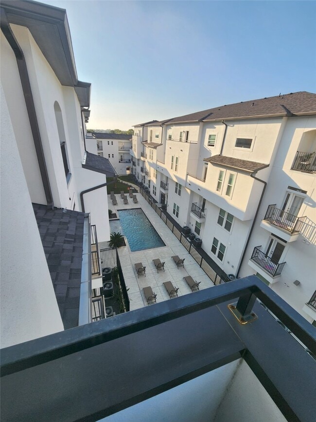 Building Photo - 2445 Shadow View Ln