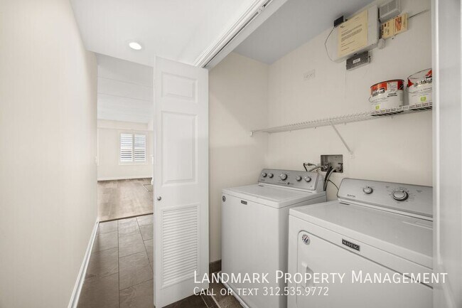 Building Photo - 2622 W Diversey Ave