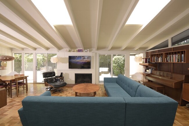 Building Photo - 19737 Hamlin St