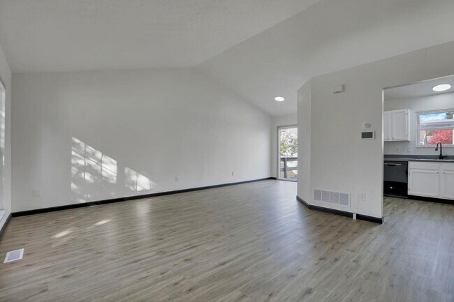 Building Photo - 950 Robmeyer Dr