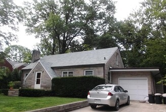 Building Photo - 1210 E University St