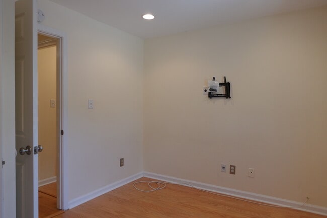 Building Photo - 3001 N Dale Ct