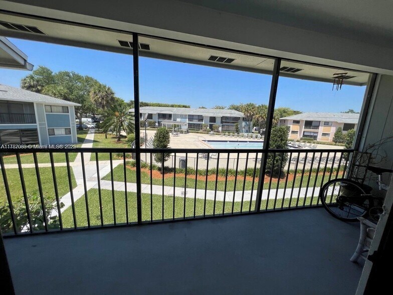 Building Photo - 9715 Hammocks Blvd