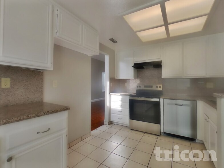 Building Photo - 4534 Elkhorn Way