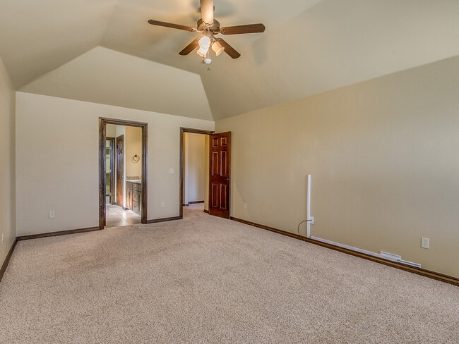 Building Photo - Highly Sought After Stonebridge Addition +...