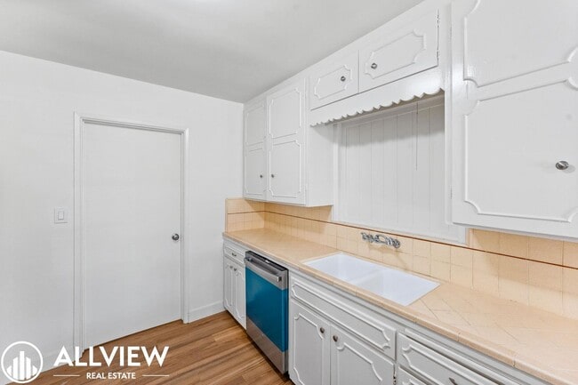 Building Photo - Stylishly Renovated Santa Ana Gem – 4-Bedroom Single-Story with Modern Upgrades & RV Parking