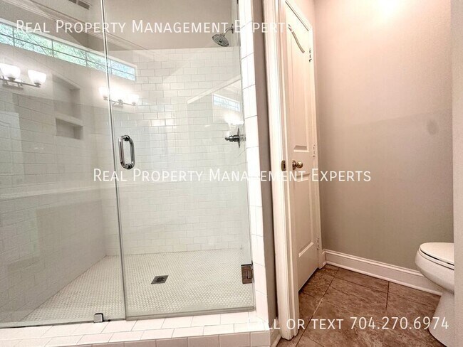 Building Photo - 801 Water Wheel Ct