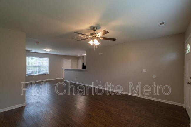Building Photo - 1525 Crandon Dr