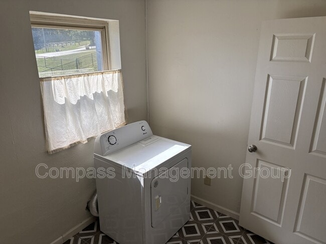 Building Photo - 5802 Tazewell Pike