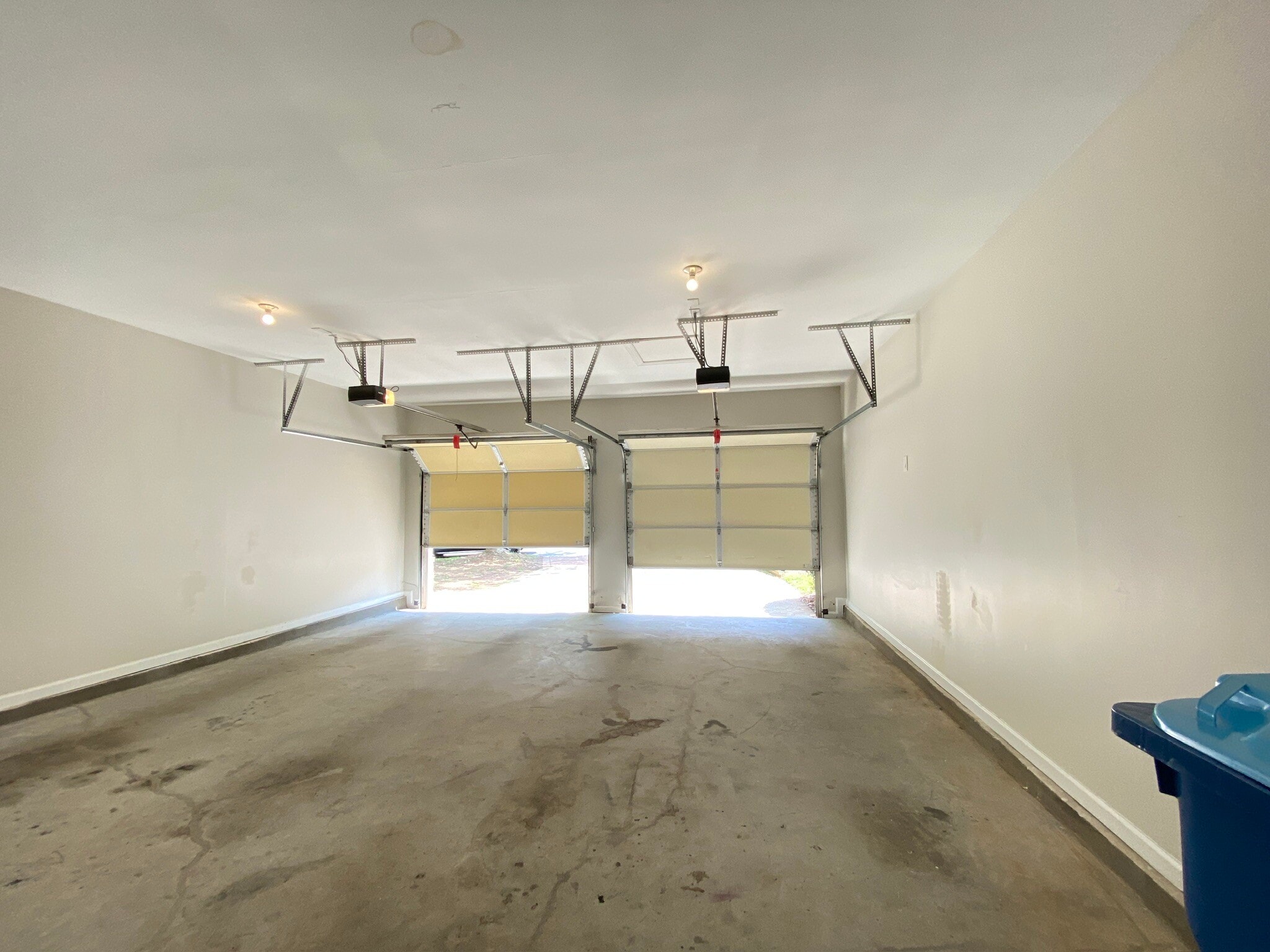 Building Photo - 2650 Royston Dr