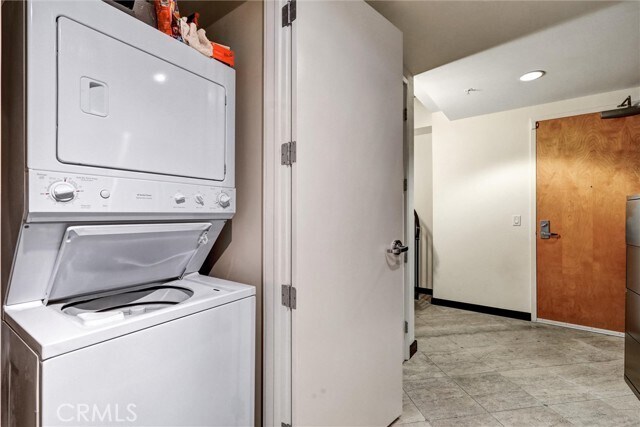 Building Photo - 350 W Ash St