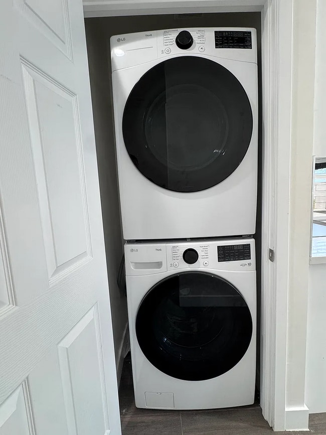 Building Photo - 5511 San Francisco Blvd