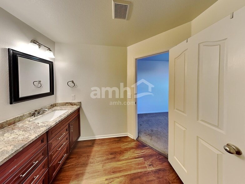 Building Photo - 5366 N Laredo St