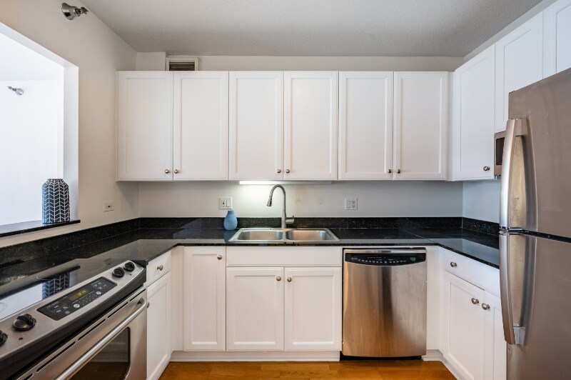 Building Photo - 400 N La Salle Dr