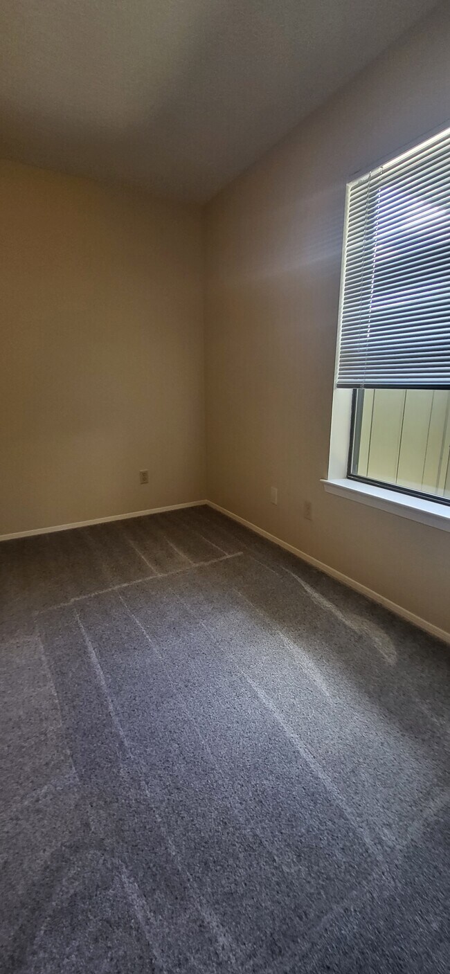 Building Photo - 505 Oppenheimer Dr