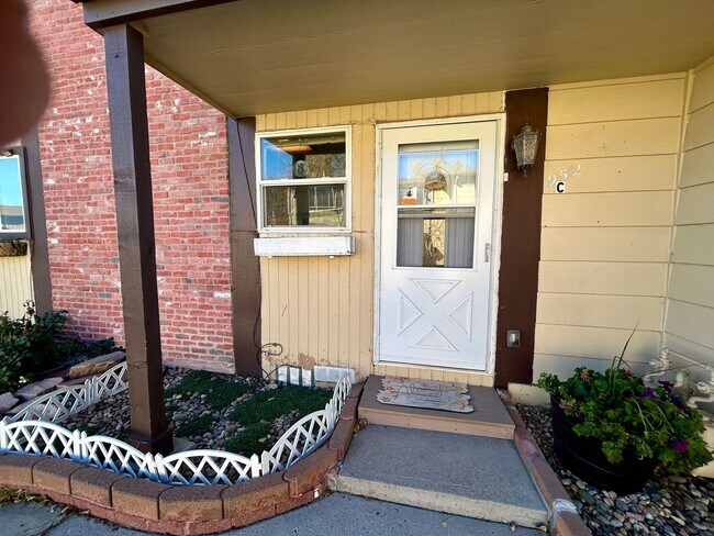 Building Photo - Beautiful two-story townhome in Denver! Low Maintenance!
