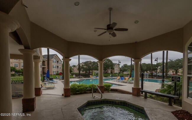 Building Photo - 13810 Sutton Park Dr N