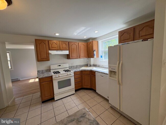 Building Photo - 2515 Woodleigh Rd