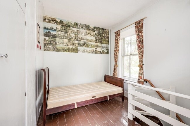 Building Photo - 110 Exeter Rd