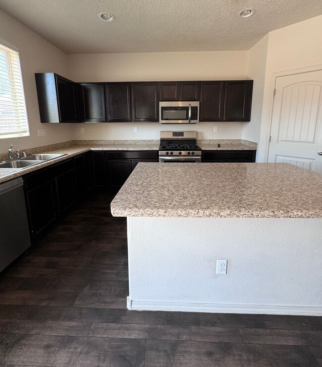 Building Photo - 4 bed home available now!