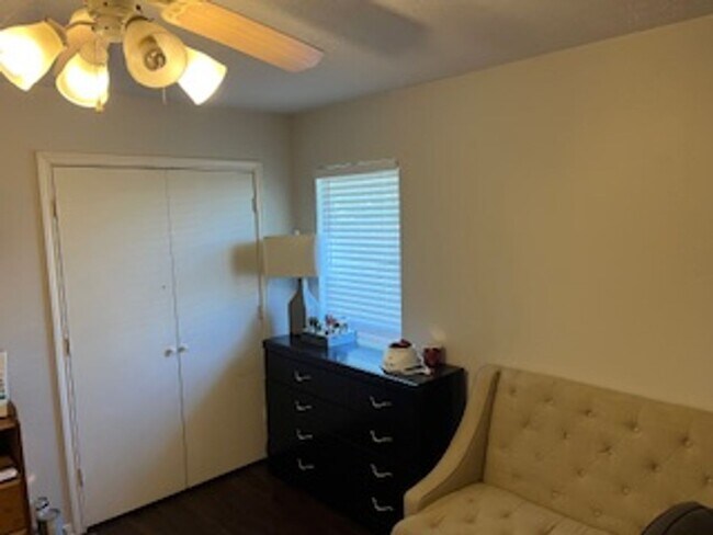 Building Photo - College Station - 3 bedroom / 2 bath / Gar...