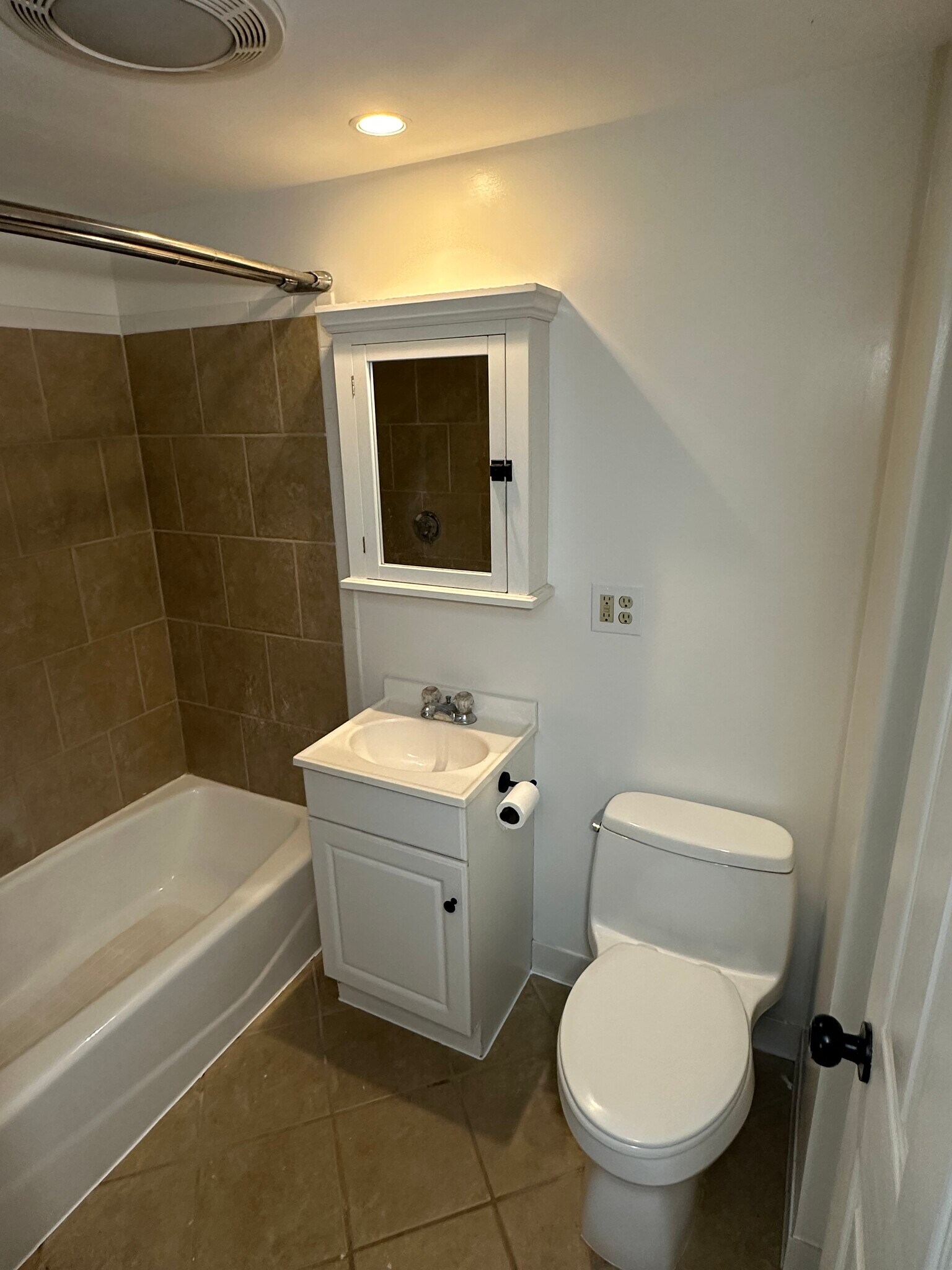 Building Photo - 192 Chapel St