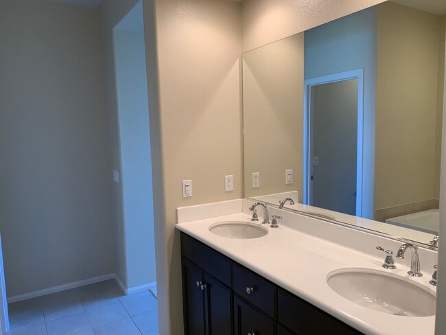 Building Photo - 10777 Canyon Grove Trail