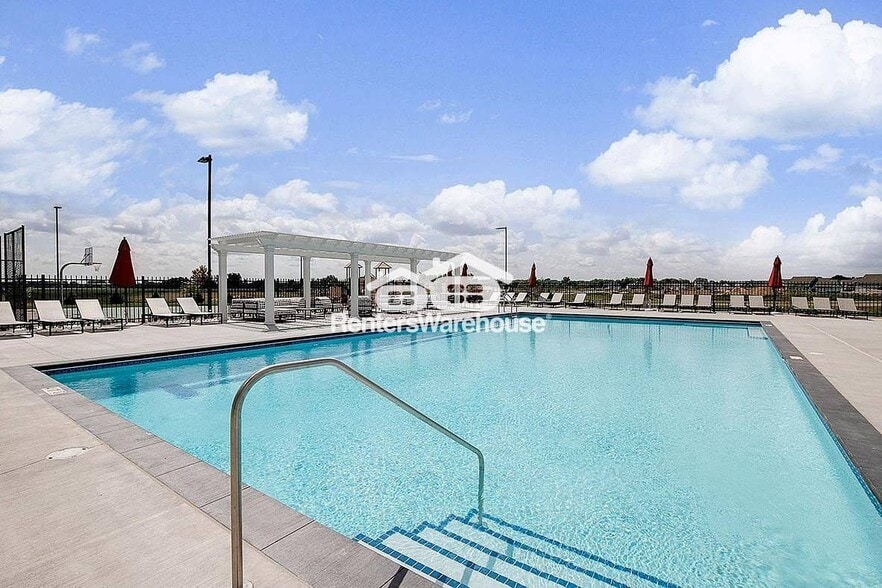 Building Photo - 17520 Driscoll Pl