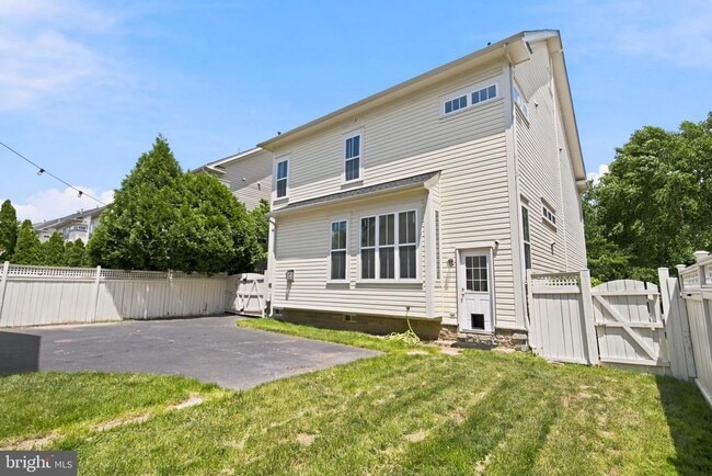 Building Photo - 22839 Vickery Park Dr