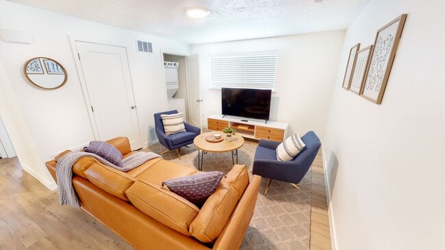 Building Photo - Modern 2-Bedroom Apartment, Steps from the Provo River Trail!