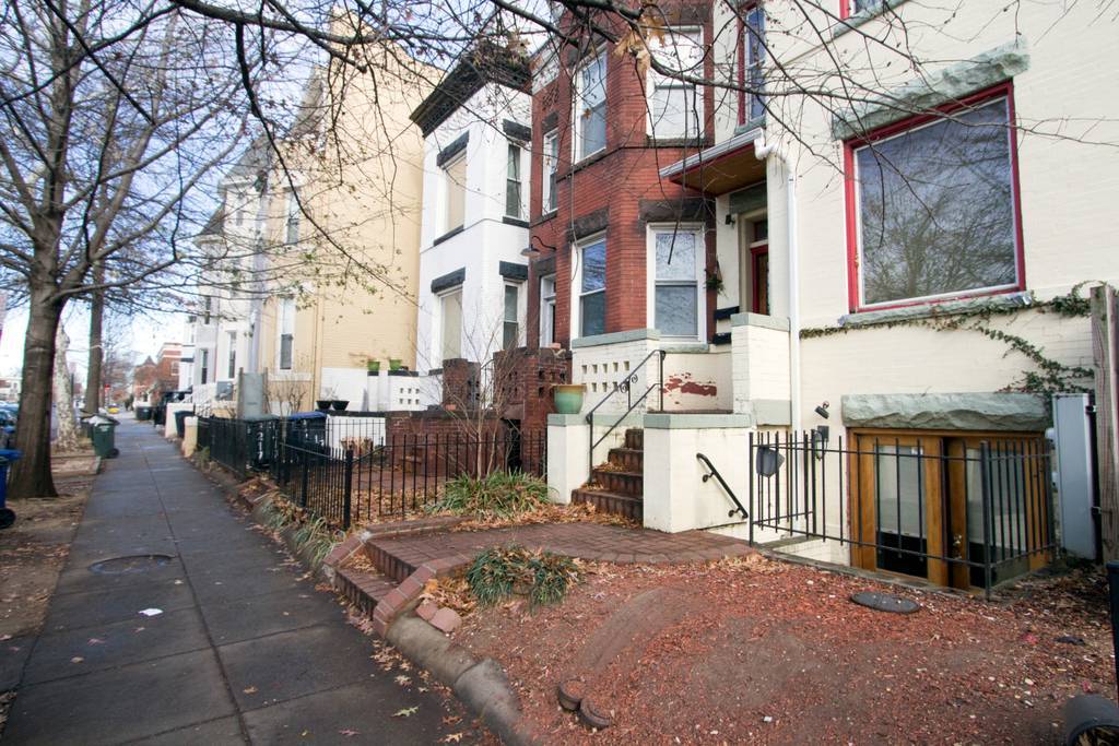 Building Photo - 3213 11th St NW