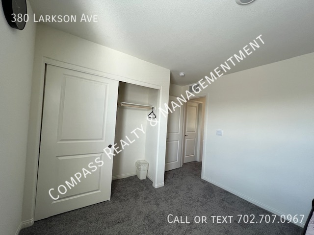 Building Photo - 380 E Larson Ln