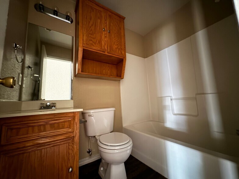 Building Photo - 3406 Toledo Dr