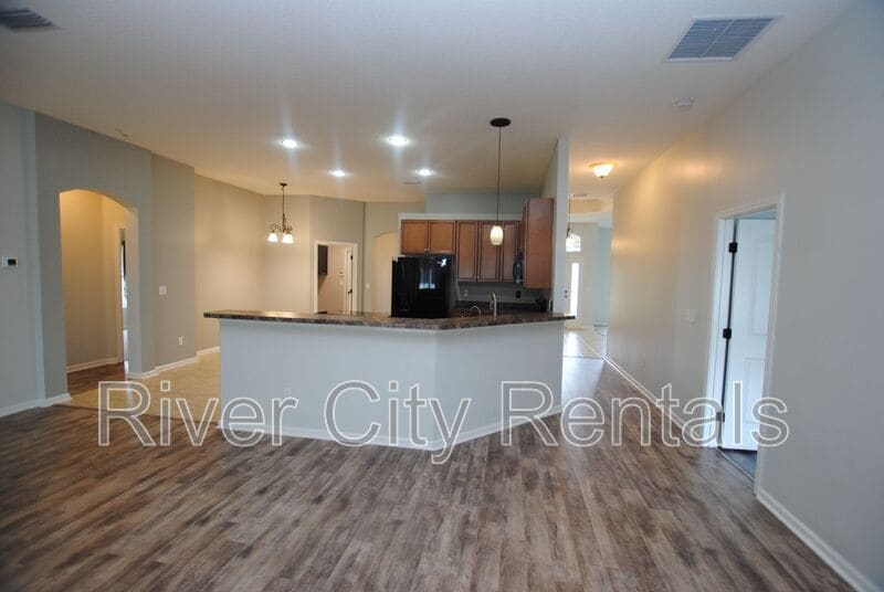 Building Photo - 599 Chestwood Chase Dr