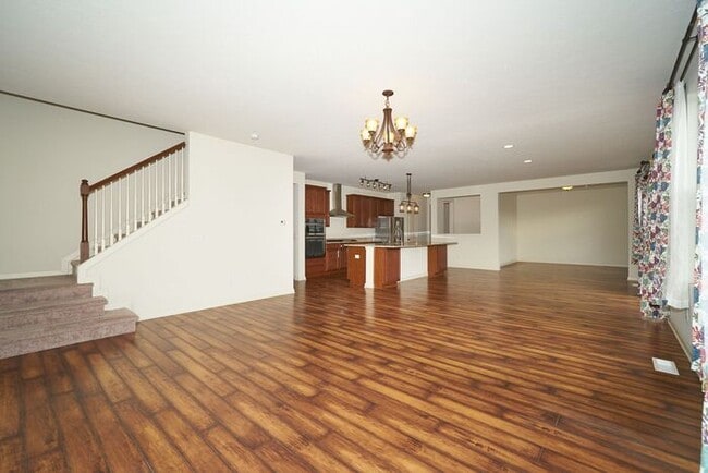 Building Photo - 4 Bedroom With Finished Basement in Westfield!